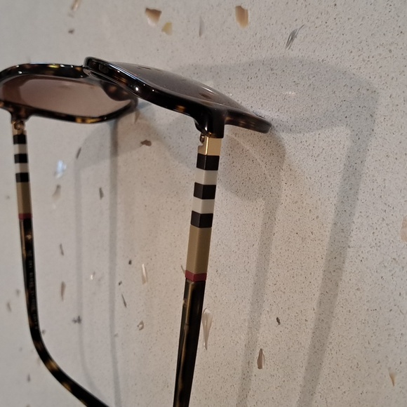NWT Burberry Dark Havana Women's Sunglasses! - Picture 8 of 13